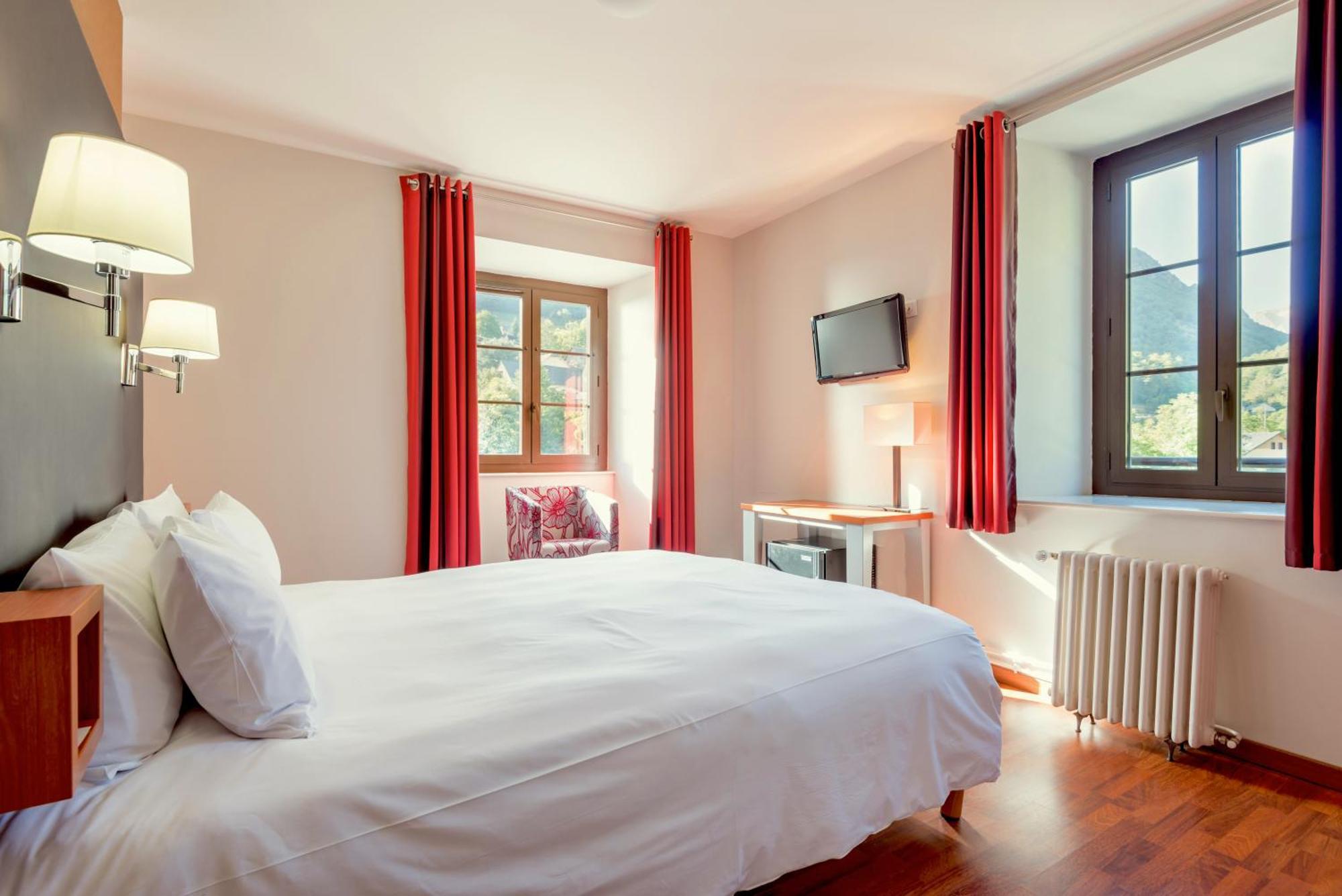 Logis Hôtel La Brèche de Roland Gèdre Esterno foto