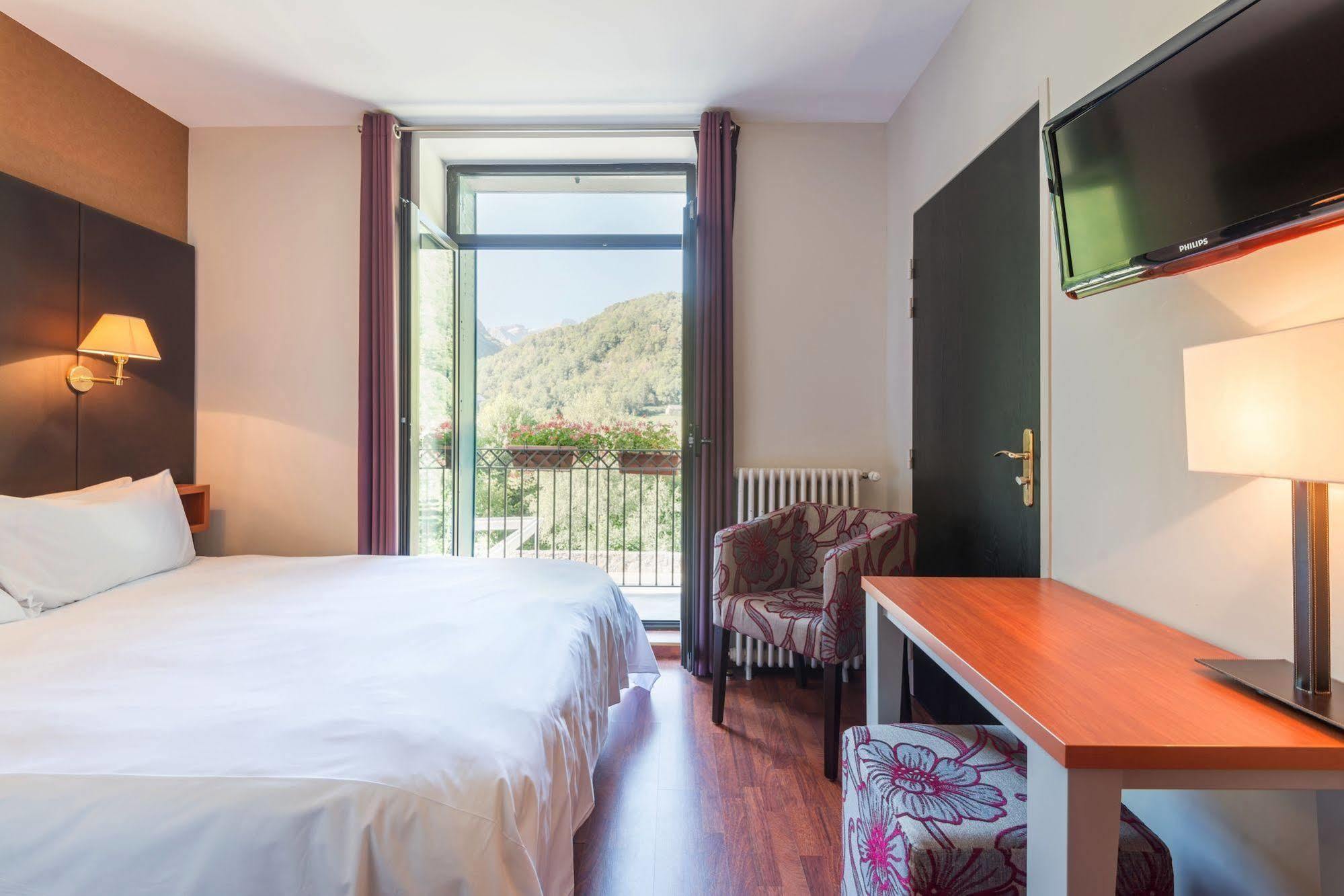 Logis Hôtel La Brèche de Roland Gèdre Esterno foto